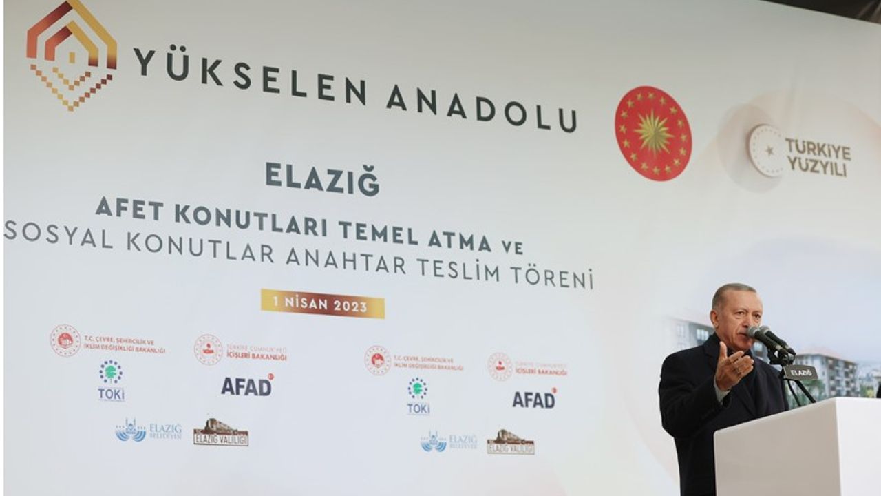 Erdoğan, Elazığ'da afet konutu temeli atıp anahtar teslim etti