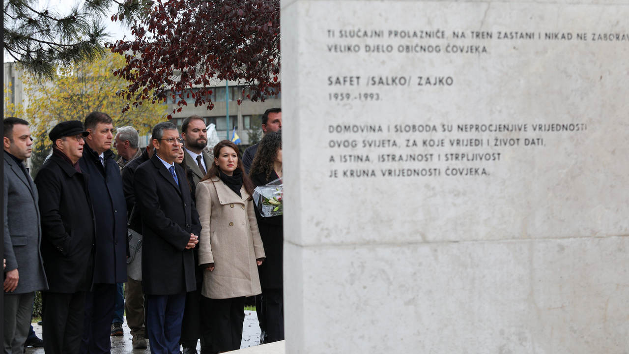 CHP  Lideri  Özgür Özel, Saraybosna’da Şehitleri Anma töreninde
