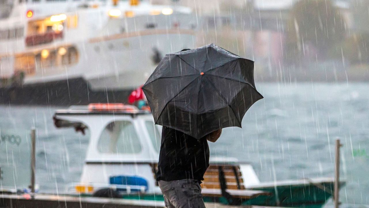 İstanbul'da Hafta sonu soğuk ve yağışlı havaya dikkat!