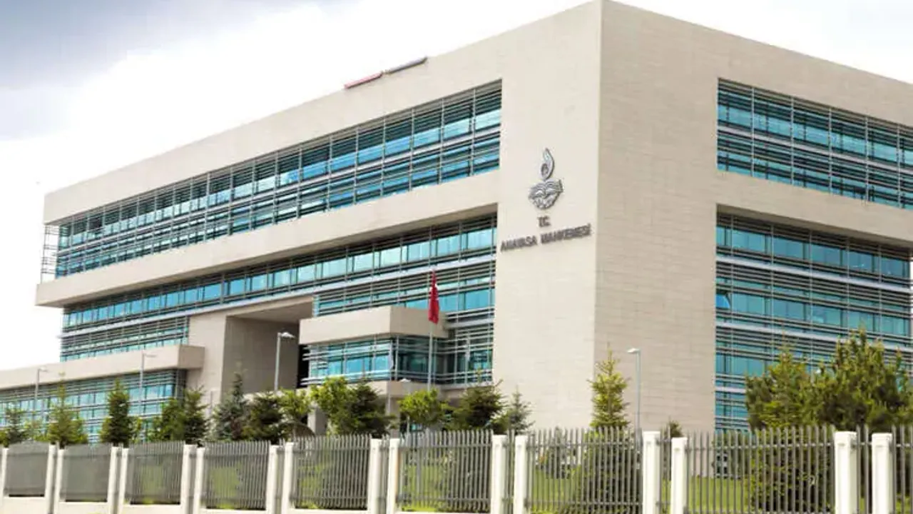Anayasa Mahkemesi’nden Yeni Parti İçin Savunma Süresi Kararı