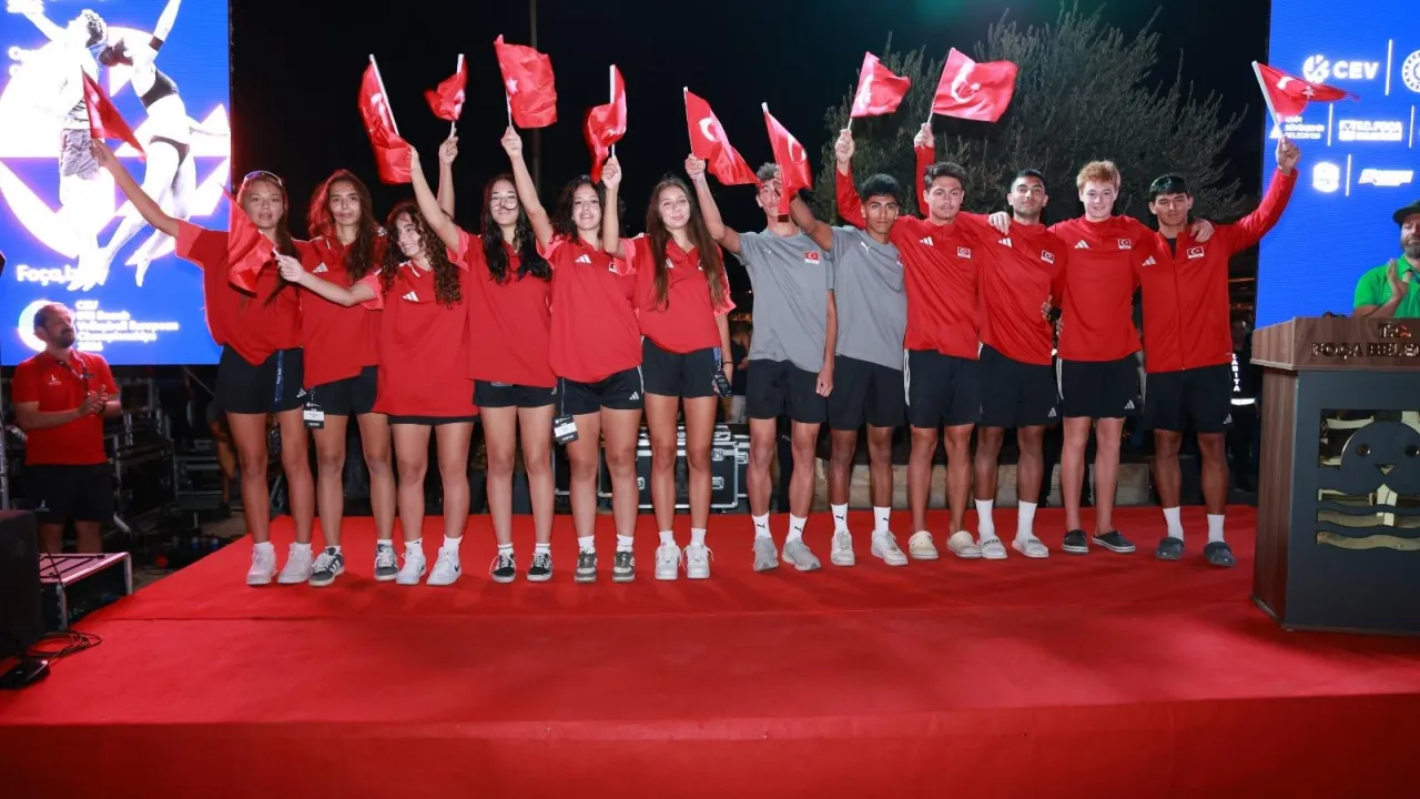 Avrupa’nın genç voleybolcuları Foça’da sahaya çıktı