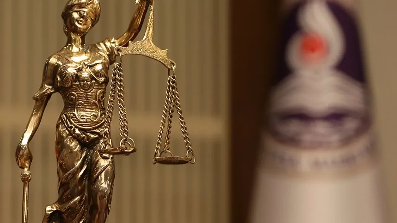 AYM, süresiz yoksulluk nafakasını düzenleyen ibareyi iptal etti