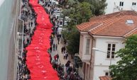 1919 metre uzunluğundaki Türk bayrağı ile 'Gençlik Yürüyüşü'