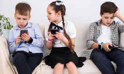 Çocuklar telefon hastası (!); Gece Yüzde 49’u telefonla meşgul