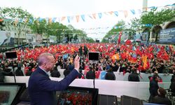 Erdoğan Sultangazi'de Cami önünde halka seslendi;