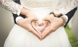 Evlenecek çiftlere 150 bin lira kredi verilmesi TBMM'de kabul edildi