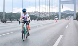 Ünlü oyuncu Avrupa'dan Asya'ya pedal çevirerek geçti