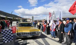 Osmangazi'de klasik otomobiller Başkan Aydın’ın startıyla yola çıktı