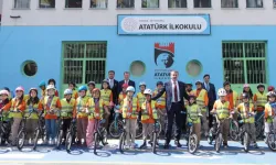 Bakan Tekin öğrencilerle bisiklet etkinliğinde buluştu