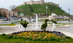 Gaziantep'te tarihi bölgede otopark sorununa pratik çözüm!