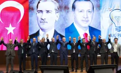 Erdoğan'dan iki başkana AK Parti rozeti taktı!