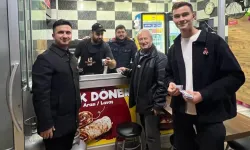 Edirne Keşan'da AK Parti Gençlik Kolları Atatürk rozeti dağıttı