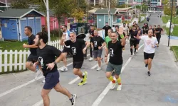 İstanbul Beylikdüzü'nde yüzlerce kişi Ata'ya saygıya koştu