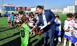 İzmir Bornova'da minikler Atatürk'ü turnuva ile andı