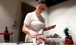 Antalya'da atık kumaşlar kadınların emeğiyle yılbaşı neşesine dönüştü