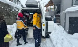 Düzce'de kar paletli ambulansla zorlu kurtarma