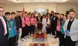 Gaziantep'in şampiyon sporcuları Başkan Şahin'i ziyaret etti