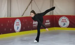 İstanbul Bakırköy'de açılan Buz Pisti'ne büyük ilgi