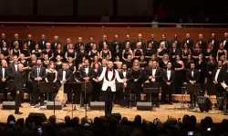 İzmir Korosu 'Sonbahar Şarkıları'yla yüreklere dokundu