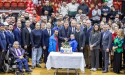 İzmir'de Başkan Tugay, yeni yıl öncesi sporcularla bir araya geldi