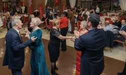 İzmir'de huzurevinde yeni yıl coşkusu