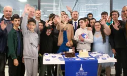 İzmir'de sevgiyle engeller aşıldı