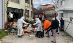 Bursa Görükle'de iki katlı çöp ev temizlendi