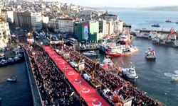 Galata Köprüsü'nde 100 binler Filistin için yürüdü