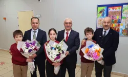 Gebze'de yarıyıl karneleri Sultan Ayhan İlkokulu'nda dağıtıldı