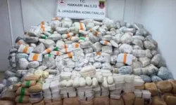 Hakkari'de 860 kilogram uyuşturucu madde ele geçirildi
