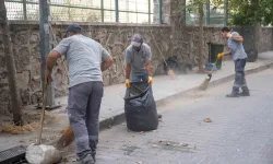 İzmir Bornova'da temizlik mesaisi hiç bitmiyor