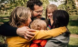 Sarılma, yalnız hissetmeyi azaltır!