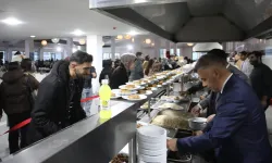 AİÇÜ'de ilk iftar öğrencilerle açıldı