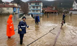 Antalya'da Büyükşehir ekipleri yağışın izlerini siliyor