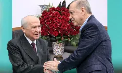 Bahçeli'den Cumhurbaşkanı Erdoğan'a 72 güllü yaş hediyesi