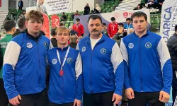 Bursa Büyükşehirli güreşçiler Türkiye kürsüsünü es geçmedi