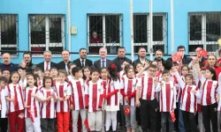 Bursa İnegölspor'dan 60 bin öğrenciye hediye