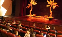 Bursa İznik'te atık piller tiyatro biletine dönüştü