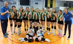 Artvin'de genç kızlar voleybolunun şampiyonu Artvinspor