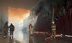 İzmir Buca'da sanayi yangını: 7 iş yeri zarar gördü