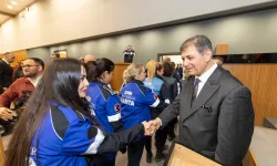 İzmir'de Başkan Tugay personelle bayramlaştı