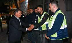 Bornova'da başkanlardan gece baklavalı destek