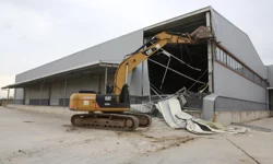 Bursa Nilüfer'de 4 bin metrekarelik kaçak depo yıkıldı