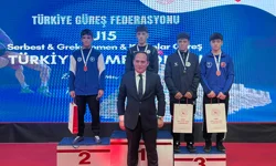 Bursalı güreşçiler Türkiye kürsüsünde