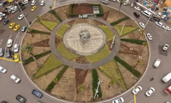 İzmir'in kalbi çiçek açtı