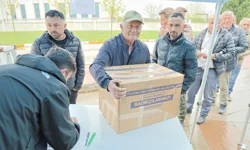 Kocaeli Büyükşehir, balıkçılara malzeme dağıttı