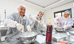 Mersin'de kan portakalı lokumla buluştu