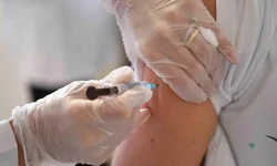 Yaşlanan nüfusta aşılamanın önemi artıyor... 65+ yaş aşıları hayati önemde