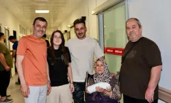 Başkan Çavuşoğlu'ndan mesaideki personel ve hastalara ziyaret