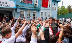 Bilecik'te Vali Sözer'den çocuklara anlamlı ziyaret